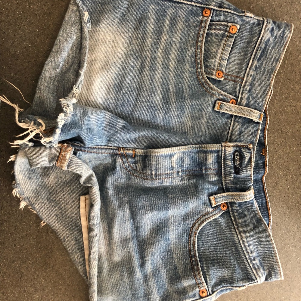 Light wash Levi shorts